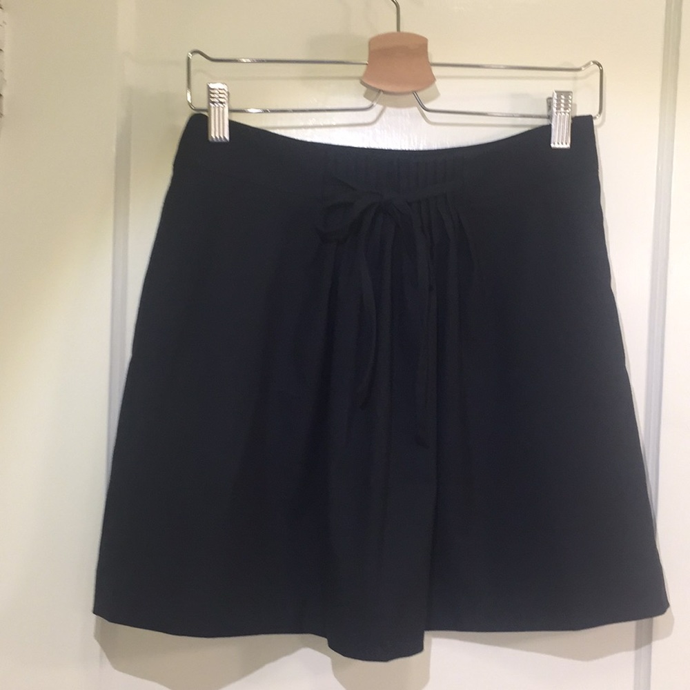 Size 2 Gap Navy Pleated Skirt with Bow, lined.
